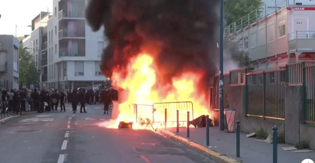 Protestele elevilor paralizează învățământul din Franța. Sute de licee sunt închise și sindicatele profesorilor se alătură grevei